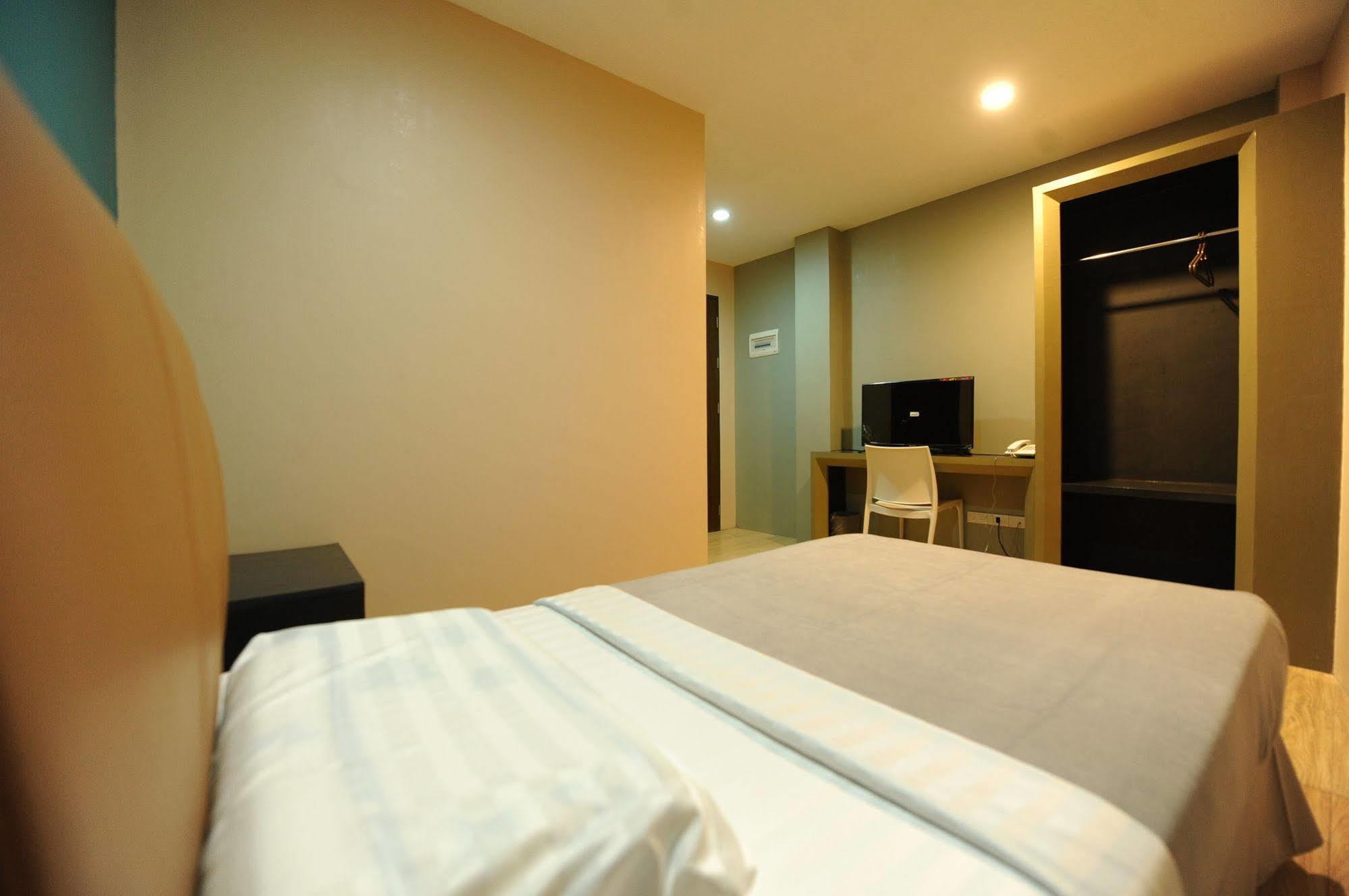Urban Living Zen Hotel Davao Exterior foto