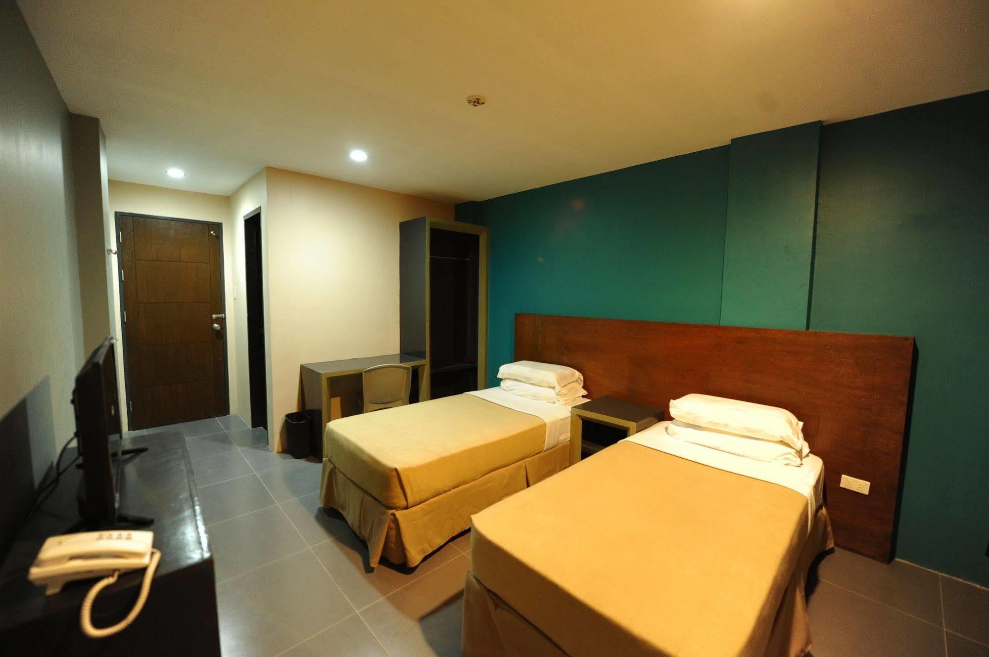 Urban Living Zen Hotel Davao Exterior foto