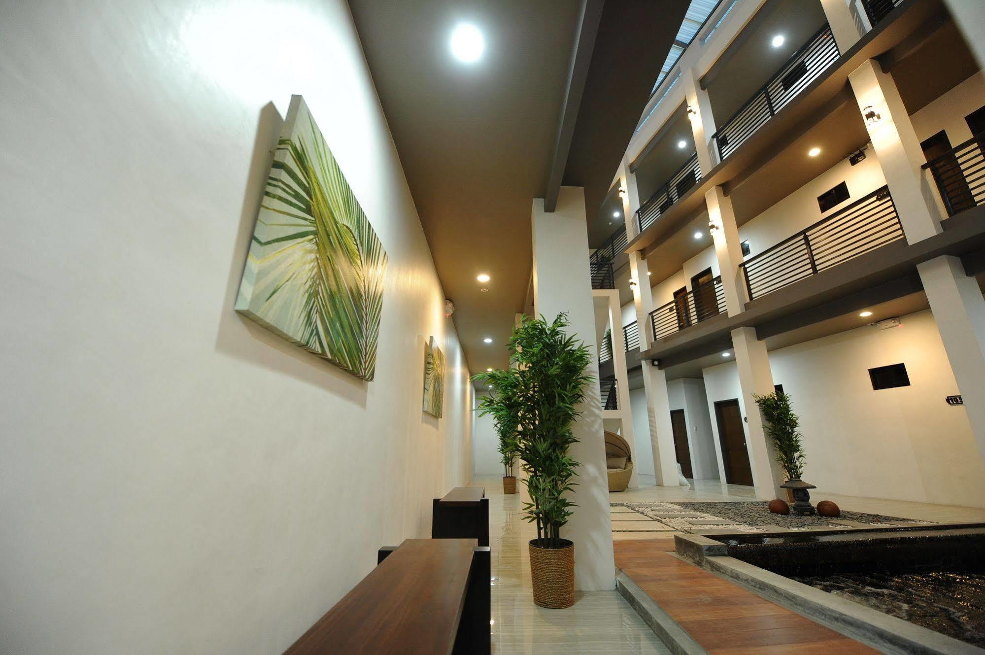 Urban Living Zen Hotel Davao Exterior foto