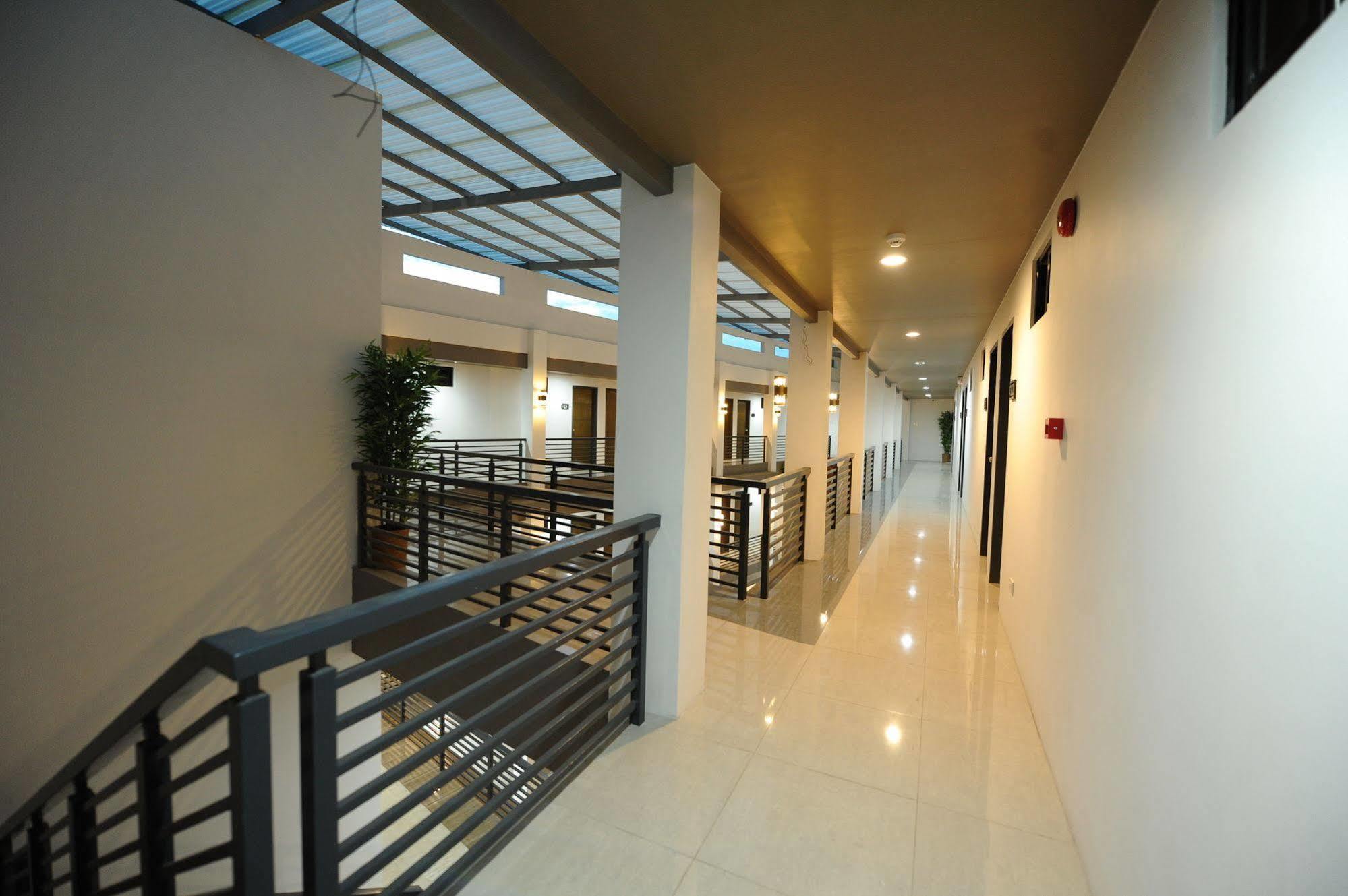 Urban Living Zen Hotel Davao Exterior foto